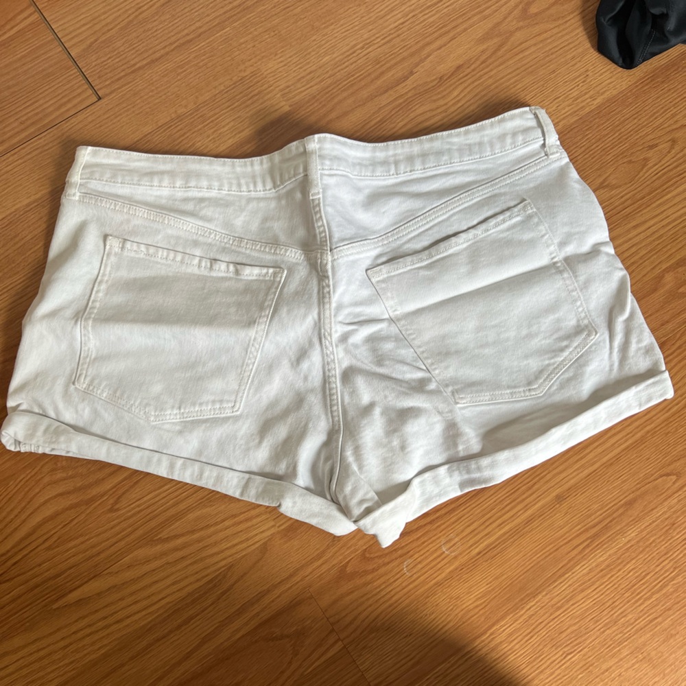 Old Navy White Jean Shorts - Picture 5 of 5